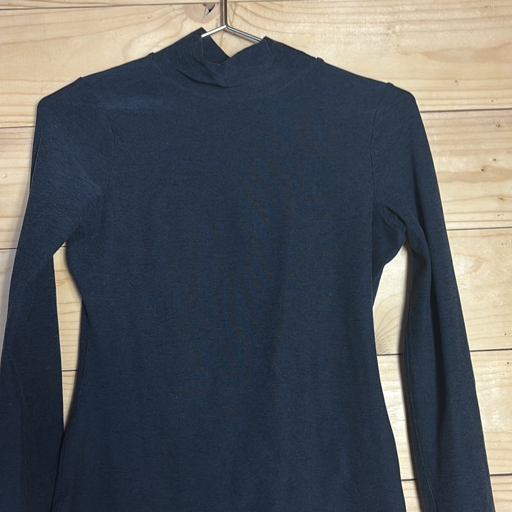 Beyond Yoga Black Long Sleeve turtleneck size Small‎